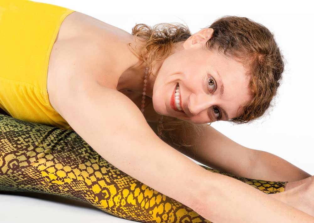 Simone Back ist Personal Trainerin, Yogalehrerin, Cranio Sacral Practioner und traumasensible Trainerin